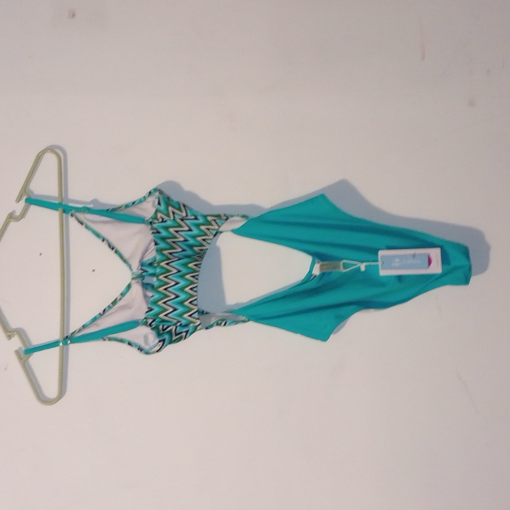 Cupshe - Picture 2 of 4